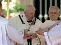 Papa Francisc a vorbit despre „întunericul și cruzimea războiului” la slujba de Paște de la Vatican