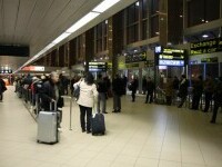 Aeroporturile și gările, înțesate de românii care pleacă în vacanța de Paște