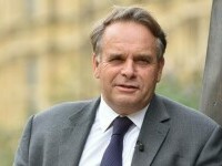 Un deputat britanic a demisionat după ce a fost prins că urmărea pornografie pe telefon