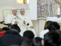 Papa Francisc cu tinerii