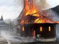 A ars biserica de lemn din Borșa. Incendiul a izbucnit chiar de Florii