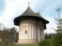 Turiștii străini sunt marcați de mănăstirile din Bucovina, la Sărbătorile de Paște. „Ești fascinat de frumuseţea locurilor