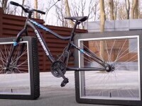 A fost inventată bicicleta cu roți pătrate și este complet funcțională | VIDEO