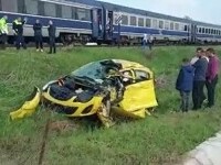 mașină lovită de tren