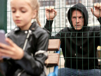 Polițista care s-a îmbrăcat în școlăriță ca să prindă un pedofil periculos. Flagrantul a fost oribil