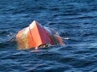 Barcă răsturnată în Marea Neagră, în apropiere de Tuzla. Echipele de salvare nu au găsit nicio persoană în zonă