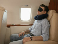 dormitul in avion