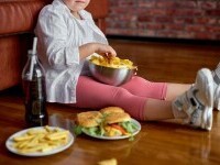 Studiu: Junk food-ul mâncat în copilărie duce la pierderi de memorie ireversibile începând din adolescență