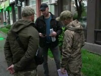 Armata ucraineană primește armament, dar ucrainenii fug de recrutare. Tacticile de pe Telegram ca să scape de agenți