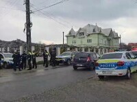 Un tânăr deranjat de transmisiunea live a unei rude s-a urcat în mașină și s-a dus glonț la ea acasă. A venit și poliția