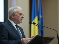 guvernatorul Băncii Naţionale a României, Mugur Isărescu.