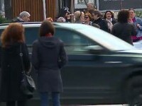 Tinerii primesc ajutor de la părinți chiar și după 18 ani. Îi ajută cu facturile și chiria. „Mici cheltuieli, așa”