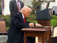 Trump, acuzat că distruge economia SUA. „Vor fi consecințe grave. Oamenii și-au văzut economiile pentru pensie distruse”