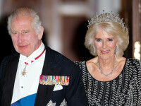Regele Charles și regina Camilla au ales portretul aniversar pentru felicitarea de Crăciun. Ținutele alese de cuplul regal