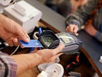 Cum au reușit un tată și fiul său să mănânce gratis în 40 de restaurante, timp de 3 ani. Detaliul care i-a dat de gol