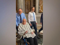 Papa Francisc, încă în convalescenţă, a vizitat Bazilica Sfântul Petru. Cum arată Suveranul Pontif după spitalizare. FOTO