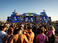 Beach, please!