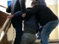 Un pacient a fost târât pe scări la o clinică din Ploieşti