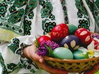Cum se vopsesc tradițional ouăle de Paște. Secretele gospodinelor din satele Moldovei