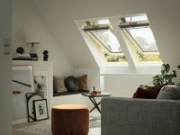 (P) Ferestrele electrice VELUX din Gama Standard Plus – confort, lumină naturală și aer proaspăt pentru mansardă