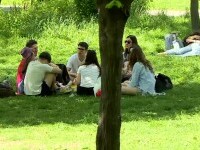 Vremea superbă de Paște i-a scos pe români la plimbare și la terase. Au fost și 30 de grade Celsius, în aprilie