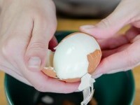Câte ouă poate mânca pe zi un adult sau un copil