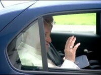 Mașinile cu care Papa Francisc s-a plimbat în timpul vizitei în România sunt folosite acum în misiuni caritabile