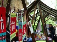 Un băiețel român din America e mândru de tradițiile populare din Maramureș: „prezintă la școală de câte ori are ocazia”