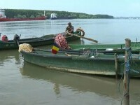 Pescar înecat în apele Dunării, după ce furtuna i-a răsturnat barca. Bărbatul este căutat deja de două zile de pompieri