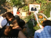 Prietenii tanarului ucis de Adrian Cocoana au depus flori la locul tragediei