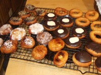 Marcile americane Broaster Chicken şi Daylight Donuts la Sibiu