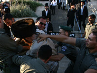 Bataie intre evreii ultraortodocsi si politistii din Tel Aviv