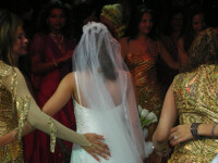 Saptamana si sotul! S-a casatorit cu 6 barbati intr-o luna si jumatate