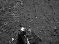 urmele lasate de Curiosity pe Marte
