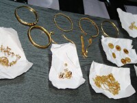 Bijuterii de aur in valoare de peste 1.000.000 de lei, confiscate de politistii clujeni