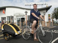 biciclist la mcdonald's