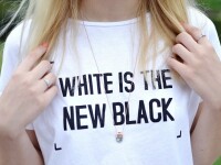 Mesajul de pe tricouri a starnit revolta in mediul online. Ce au crezut oamenii despre el