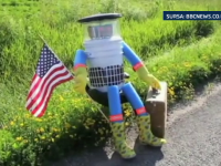 Robotul care face autostopul pentru a se plimba prin toata lumea, atacat de un american. Unde a calatorit pana sa fie distrus
