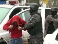 Hoti dotati ca in filmele de la Hollywood, prinsi in Bucuresti. Ce au descoperit politistii in casele lor