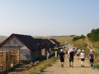 Peste 45 de avocati britanici construiesc pe santierul Habitat for Humanity Cluj din Jucu case pentru saraci