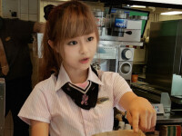 Toata lumea se inghesuie la un McDonalds din Taiwan ca sa-i faca ochi dulci uneia dintre vanzatoare. Cum arata tanara