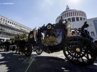 Inmormantare grandioasa a unui mafiot, in centrul Romei. Rolls-Royce pe post de dric si petale aruncate din elicopter