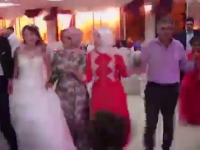 Nunta unui cuplu din Turcia s-a incheiat extrem de prost. Ce a urmat dupa ce o masina-capcana a explodat in apropiere