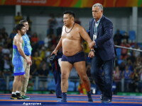 Circ in ultima zi la Jocurile Olimpice. Motivul pentru care doi antrenori din Mongolia s-au dezbracat la chiloti. FOTO