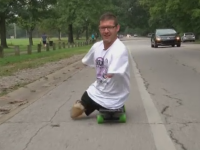 S-a nascut fara maini si picioare, dar a reusit sa incheie un maraton de 42 de km pe o placa. Scopul lui Chris