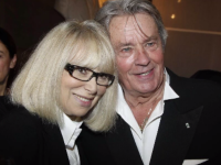A murit actriţa şi regizoarea franceză Mireille Darc, ”femeia vieții” lui Alain Delon