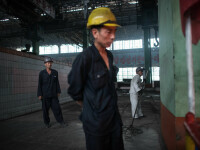 muncitori nord-coreeni in uzina