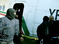 Jandarmi anchetaţi pentru că au apărut într-un clip al manelistului Dani Mocanu, acuzat de proxenetism