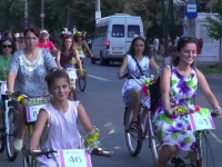 femei pe bicicletă