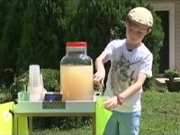 Surpriza unui băiat de 9 ani, jefuit de banii de buzunar, pe care îi strângea muncind